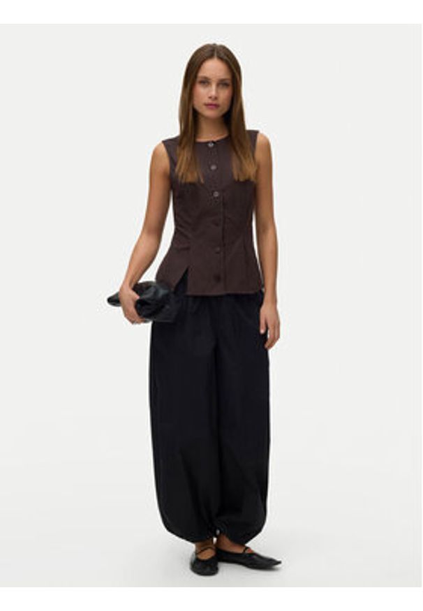 Vero Moda Kamizelka Selma 10345675 Brązowy Regular Fit. Kolor: brązowy. Materiał: bawełna