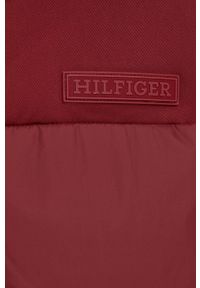 TOMMY HILFIGER - Tommy Hilfiger kurtka damska kolor bordowy zimowa. Kolor: czerwony. Materiał: syntetyk, poliester. Sezon: zima #5