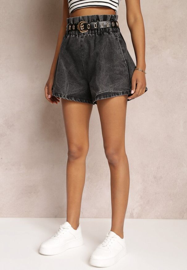 Renee - Czarne Jeansowe Szorty z Gumką w Pasie i Paskiem z Imitacji Skóry Alyssania. Stan: podwyższony. Kolor: czarny. Materiał: jeans, skóra. Sezon: lato, wiosna. Styl: klasyczny