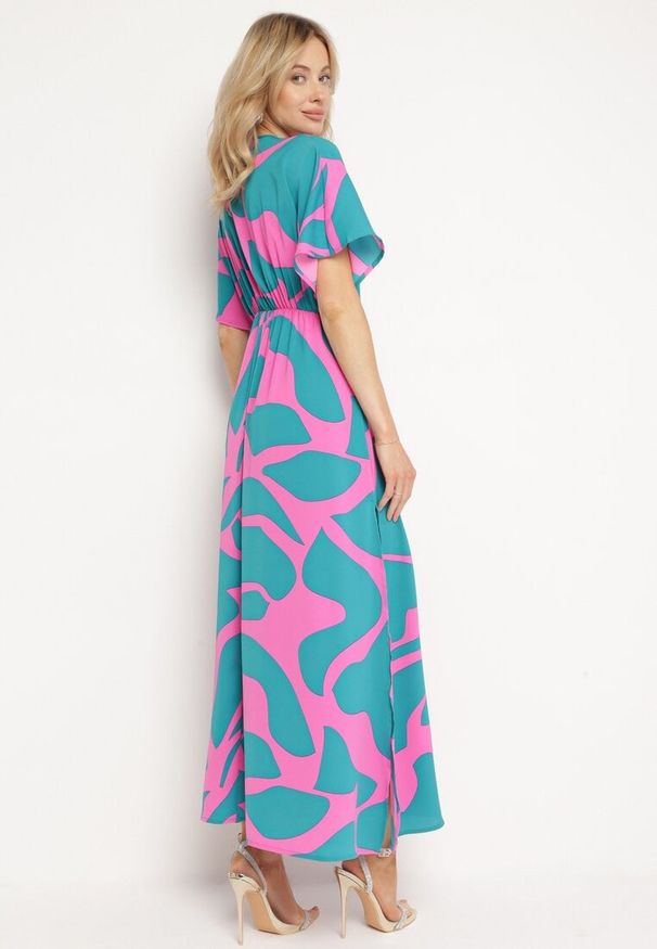 Born2be - Niebiesko-Różowa Sukienka o Rozkloszowanym Kroju z Gumką w Pasie i Ozdobnymi Rozcięciami Fielona. Okazja: na co dzień. Typ kołnierza: dekolt w łódkę. Kolor: niebieski. Długość rękawa: krótki rękaw. Typ sukienki: rozkloszowane, proste. Styl: casual, elegancki