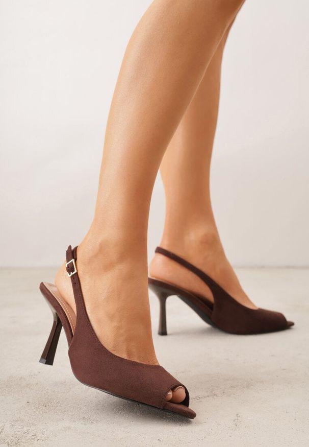 Renee - Brązowe Sandały na Szpilce z Wycięciem na Palce i Odkrytą Piętą Zitissa. Zapięcie: sprzączka. Kolor: brązowy. Sezon: wiosna. Obcas: na szpilce. Styl: elegancki. Wysokość obcasa: średni