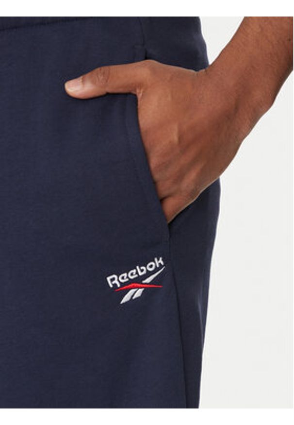 Reebok Szorty sportowe 100217147 Granatowy Regular Fit. Kolor: niebieski. Materiał: syntetyk. Styl: sportowy