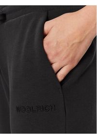 Woolrich Spodnie dresowe Logo Sweatpant CFWWTR0165FRUT3164 Czarny Regular Fit. Kolor: czarny. Materiał: bawełna, dresówka #5