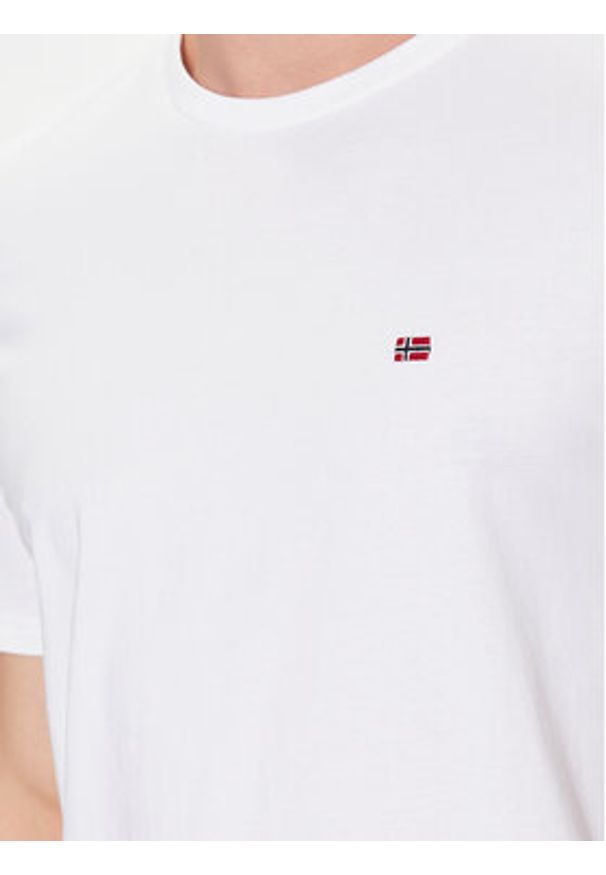 Napapijri T-Shirt Salis NP0A4H8D Biały Regular Fit. Kolor: biały. Materiał: bawełna
