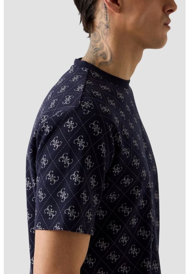 Guess - GUESS Granatowy męski t-shirt w monogram Jacquard 4G Knit, Rozmiar XXL. Okazja: na co dzień. Kolor: niebieski. Styl: casual