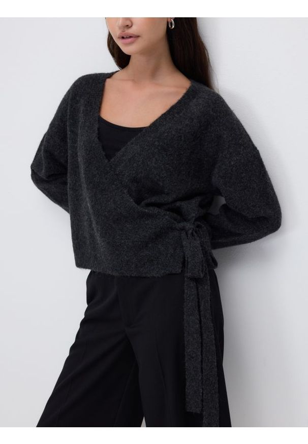 Reserved - Sweter z wiązaniem - ciemnoszary. Kolor: szary. Materiał: wełna, dzianina