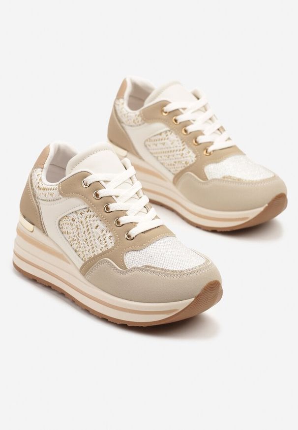 Renee - Beżowe Sneakersy na Koturnie z Geometrycznym Wzorem i Brokatem Tillineira. Okazja: na co dzień. Zapięcie: sznurówki. Kolor: beżowy. Materiał: jeans. Wzór: geometria. Obcas: na koturnie
