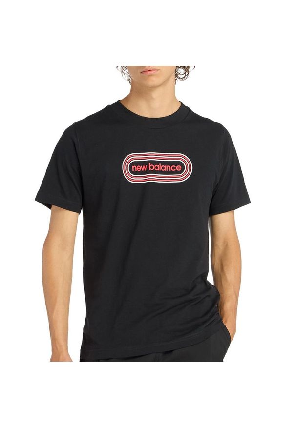 Koszulka męska New Balance MT61C48BBK - czarna. Kolor: czarny. Materiał: bawełna. Długość rękawa: krótki rękaw. Długość: krótkie