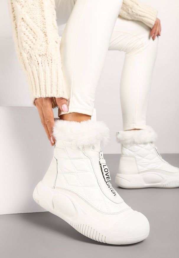 Renee - Białe Śniegowce Vices na Platformie z Pikowaną Cholewką i Futerkiem Gemitana. Okazja: na spacer, na co dzień. Kolor: biały. Materiał: futro. Szerokość cholewki: normalna. Sezon: zima. Obcas: na platformie. Styl: casual