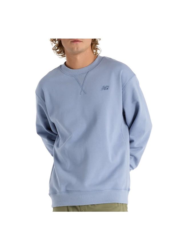 Bluza New Balance MT41506DUS - niebieska. Kolor: niebieski. Materiał: bawełna, prążkowany. Wzór: aplikacja. Styl: klasyczny