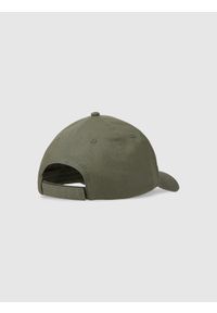 4f - Czapka z daszkiem strapback dziecięca - khaki. Kolor: oliwkowy, brązowy, wielokolorowy. Materiał: bawełna, materiał. Wzór: haft. Sezon: lato. Styl: sportowy, klasyczny