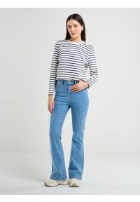 Big-Star - Jeansy damskie z rozszerzaną nogawką jasnoniebieskie Clara Flare 158. Okazja: na co dzień. Kolor: niebieski. Styl: casual, retro, elegancki, klasyczny #3