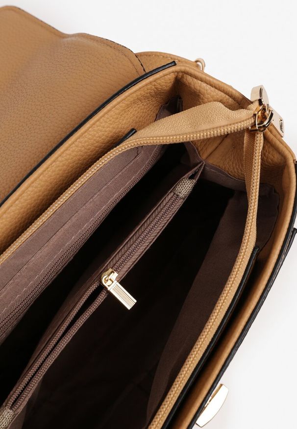Born2be - Ciemnobeżowa Torebka Listonoszka z Klapą i Rączką Lanoviela. Kolor: beżowy. Styl: casual, elegancki