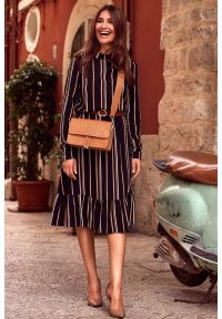 Sukienki.shop - Sukienka boho w paski z falbaną na dole i paskiem brązowa wiskoza. Okazja: na co dzień, do pracy. Kolor: brązowy. Materiał: wiskoza. Wzór: paski. Styl: boho #3