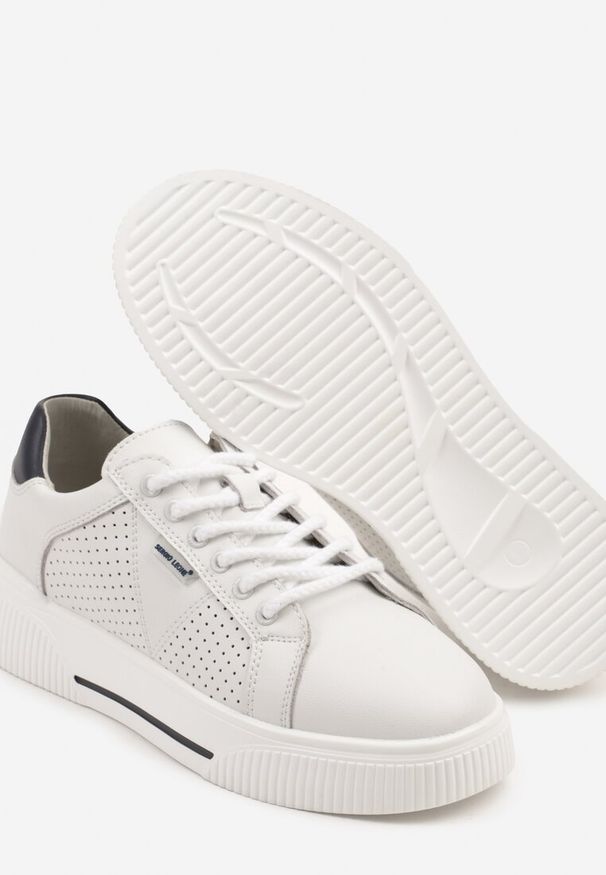 Renee - Białe Sneakersy Typu Tenisówki ze Skóry Naturalnej z Ozdobną Perforacją Vivallie. Okazja: na co dzień. Kolor: biały. Materiał: skóra. Szerokość cholewki: normalna. Obcas: na płaskiej podeszwie