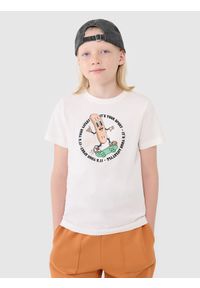 4f - 4F T-shirt regular z nadrukiem chłopięcy - biały 164 (13-14 lat). Okazja: na co dzień. Kolor: biały. Materiał: dzianina, bawełna, jersey. Długość rękawa: krótki rękaw. Długość: krótkie. Wzór: nadruk. Sezon: lato. Styl: klasyczny, sportowy, casual