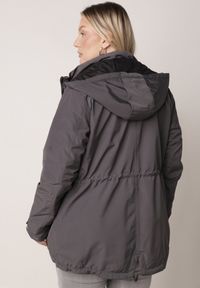 Born2be - Szaro-Czarna Przejściowa Kurtka Dwustronna o Kroju Parki z Pikowaniem Wewnątrz Zidelle. Typ kołnierza: kaptur. Kolor: szary. Materiał: jeans, poliester. Styl: sportowy #6