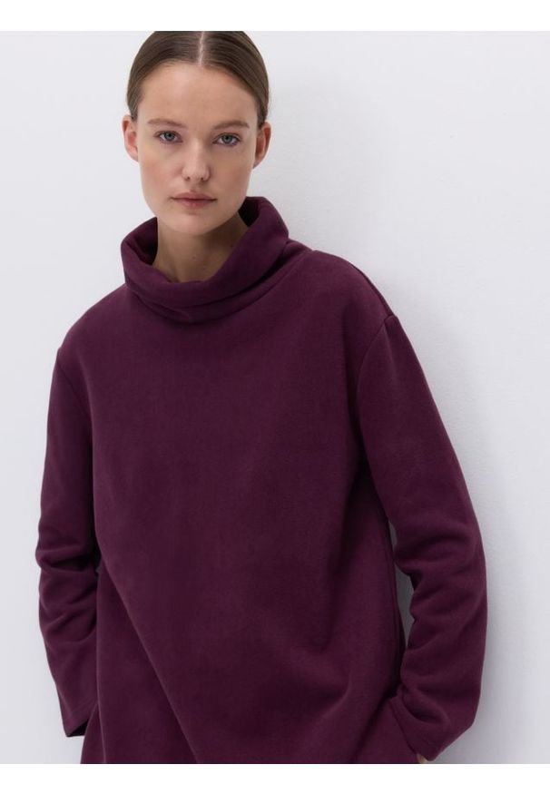 Reserved - Bluza ze stójką - ciemnofioletowy. Typ kołnierza: kołnierzyk stójkowy. Kolor: fioletowy. Materiał: dzianina, bawełna. Wzór: gładki