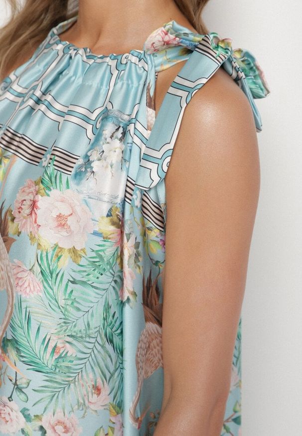 Born2be - Jasnozielona Satynowa Sukienka w Kwiaty z Ozdobnym Wiązaniem Fenasella. Okazja: na co dzień. Kolor: zielony. Materiał: satyna. Wzór: kwiaty. Typ sukienki: proste. Styl: elegancki, klasyczny, casual, wizytowy