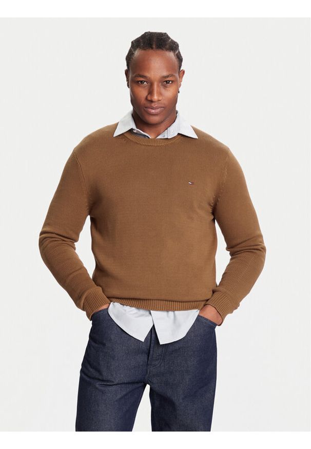 Tommy Jeans Sweter DM0DM21787 Brązowy Regular Fit. Kolor: brązowy. Materiał: bawełna