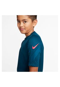 Koszulka dla dzieci Nike Breathe Strike BV9458. Materiał: materiał, poliester. Długość rękawa: krótki rękaw. Technologia: Dri-Fit (Nike). Długość: krótkie #4