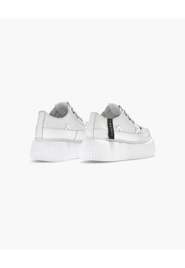 Inuikii LEATHER MATILDA LOW Sneakersy damskie. Okazja: na co dzień. Kolor: biały. Materiał: jeans, guma, skóra. Szerokość cholewki: normalna. Sezon: lato