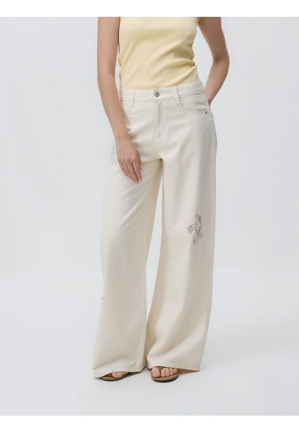 Reserved - Jeansy wide leg - złamana biel