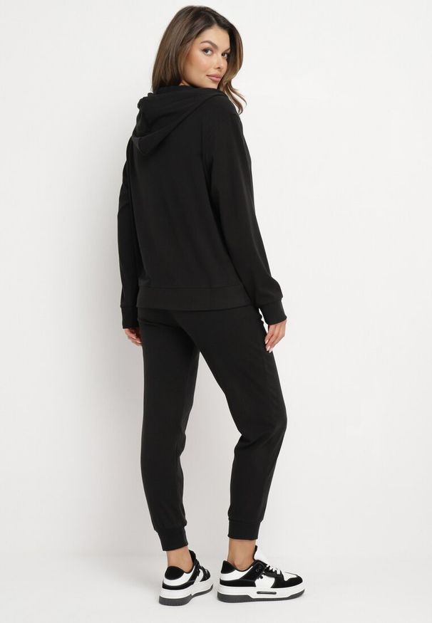 Born2be - Czarny 2-częściowy Komplet Dresowy z Bluzą i Spodniami Seraphelle. Kolor: czarny. Materiał: dresówka. Sport: turystyka piesza