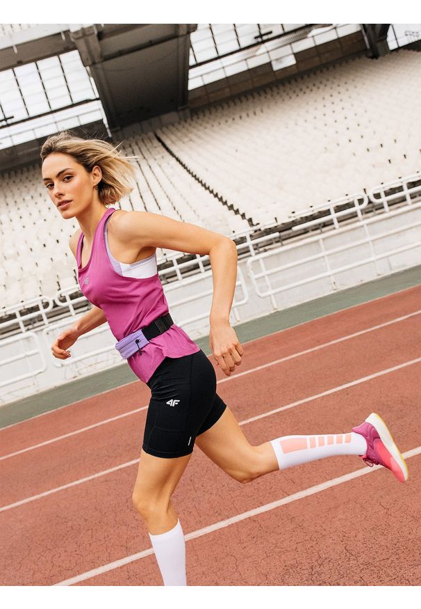 4f - Top do biegania oddychający damski. Kolor: różowy. Materiał: dzianina, materiał, włókno