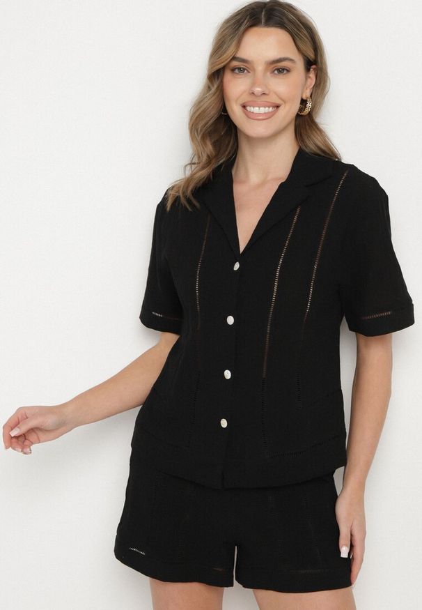 Born2be - Czarna Bawełniana Koszula z Ażurowymi Wstawkami Nativra. Okazja: na co dzień. Kolor: czarny. Materiał: bawełna. Długość rękawa: krótki rękaw. Długość: krótkie. Wzór: ażurowy. Styl: casual, elegancki