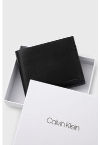 Calvin Klein portfel męski kolor czarny. Kolor: czarny. Materiał: skóra, materiał. Wzór: gładki