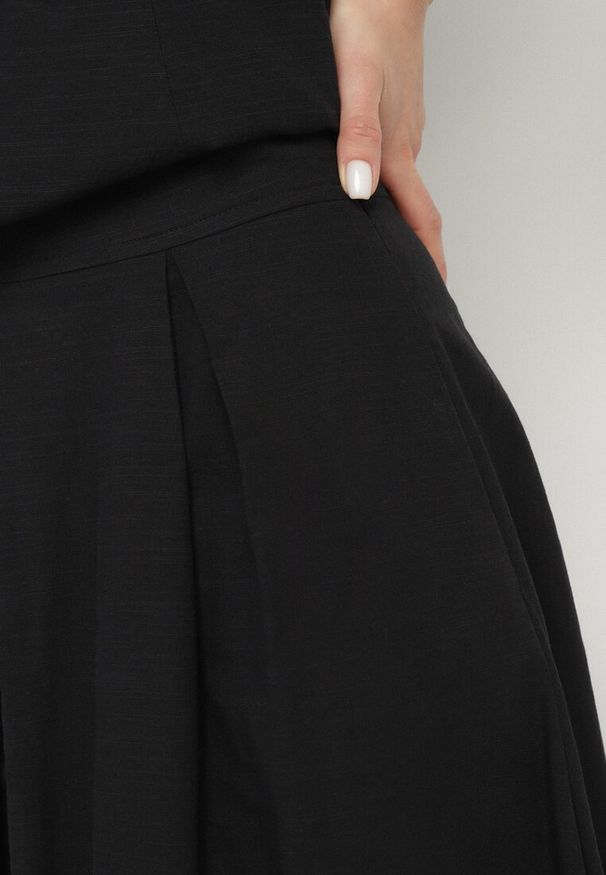 Born2be - Czarna Spódnica o Rozkloszowanym Kroju z Bawełną i Wysokim Stanem Katilione. Okazja: na co dzień. Stan: podwyższony. Kolor: czarny. Materiał: bawełna. Styl: elegancki, casual, klasyczny