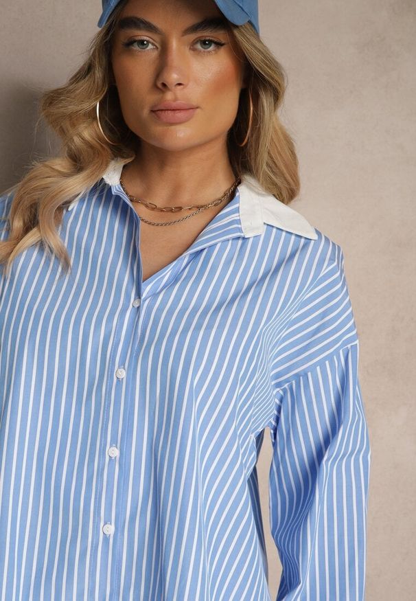 Renee - Niebieska Prążkowana Koszula o Fasonie Oversize z Kontrastowymi Wstawkami Onelira. Okazja: na co dzień, na spotkanie biznesowe, do pracy. Typ kołnierza: kołnierzyk klasyczny. Kolor: niebieski. Materiał: prążkowany. Długość rękawa: długi rękaw. Długość: długie. Styl: biznesowy, klasyczny, elegancki, casual
