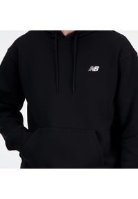 Bluza męska New Balance MT41508BK – czarna. Kolor: czarny. Materiał: poliester, bawełna, dresówka, tkanina. Wzór: aplikacja #4