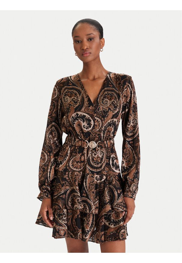 Guess Sukienka codzienna W5BK53 W2770 Brązowy Regular Fit. Okazja: na co dzień. Kolor: brązowy. Materiał: wiskoza. Typ sukienki: proste. Styl: casual