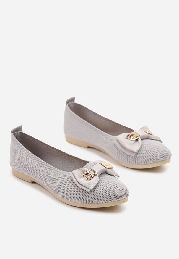 Born2be - Szare Balerinki z Kokardą i Metalicznymi Ozdobami Litelline. Okazja: na co dzień. Kolor: szary. Wzór: aplikacja. Styl: klasyczny, glamour, elegancki, casual