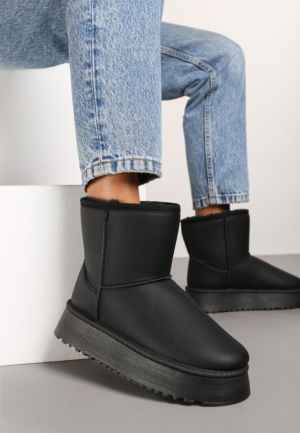 Renee - Czarne Śniegowce na Platformie Mocno Ocieplane Miage. Okazja: na co dzień. Kolor: czarny. Materiał: jeans. Obcas: na platformie. Styl: casual, elegancki