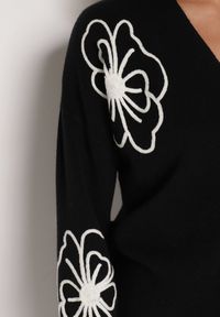 Born2be - Czarny Kardigan na Guziki w Haftowane Kwiaty Tustara. Okazja: na co dzień. Kolor: czarny. Materiał: jeans. Wzór: kwiaty, haft. Styl: casual #6