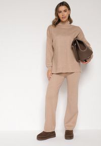 Born2be - Beżowy Komplet z Wiskozą Ozdobiony Metaliczną Nicią Sweter z Półgolfem i Szerokie Spodnie Aresina. Kolor: brązowy. Materiał: wiskoza. Wzór: aplikacja #3