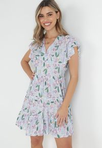 Born2be - Jasnofioletowa Sukienka Taliowana z Wiskozy w Kwiaty Adomisia. Kolor: fioletowy. Materiał: wiskoza. Wzór: kwiaty. Sezon: wiosna, lato #1
