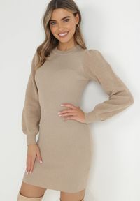 Born2be - Beżowa Sukienka Dzianinowa z Bufiastym Rękawem Janoah. Okazja: na co dzień, na randkę. Kolor: beżowy. Materiał: dzianina. Wzór: jednolity. Typ sukienki: dopasowane. Styl: klasyczny, casual. Długość: mini #1