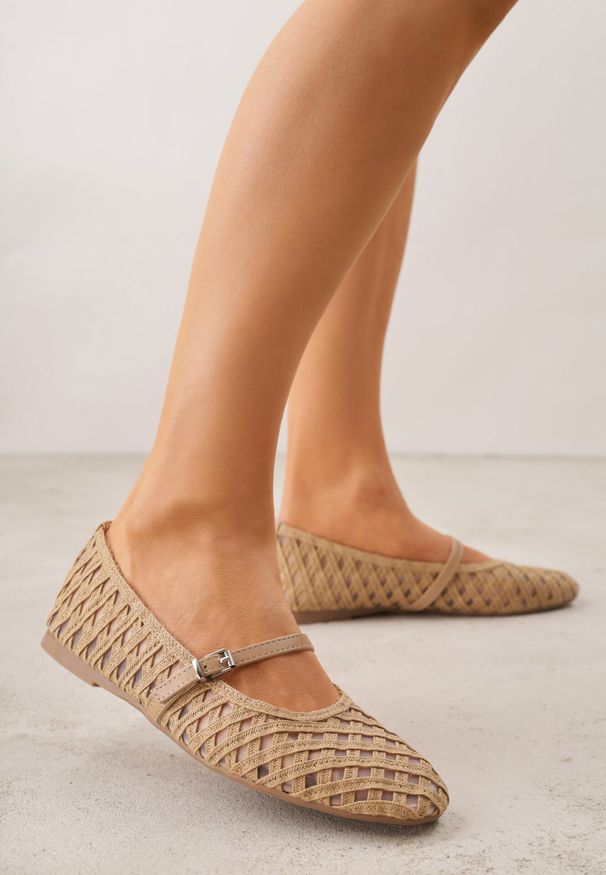 Born2be - Beżowe Balerinki Ozdobione Ażurowym Motywem i Paskiem Nonaniassi. Okazja: na co dzień. Zapięcie: pasek. Kolor: beżowy. Materiał: jeans. Wzór: ażurowy, aplikacja. Styl: casual, elegancki