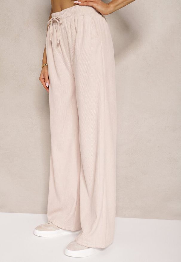 Renee - Beżowe Spodnie o Szerokim Kroju High Waist z Wiązaniem w Pasie Ettianne. Okazja: na co dzień. Stan: podwyższony. Kolor: beżowy. Styl: casual, elegancki