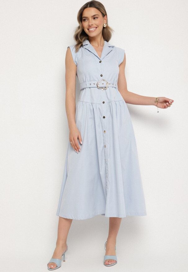 Born2be - Niebieska Sukienka Koszulowa Ozdobiona Paskiem Devikka. Okazja: na co dzień. Kolor: niebieski. Materiał: skóra. Wzór: aplikacja. Typ sukienki: koszulowe. Styl: klasyczny, casual, elegancki