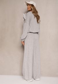 Renee - Szary Komplet Dresowy z Wiskozą Spodnie o Szerokim Kroju i Bluza z Broszką Redaella. Kolor: szary. Materiał: dresówka, wiskoza. Wzór: aplikacja #4