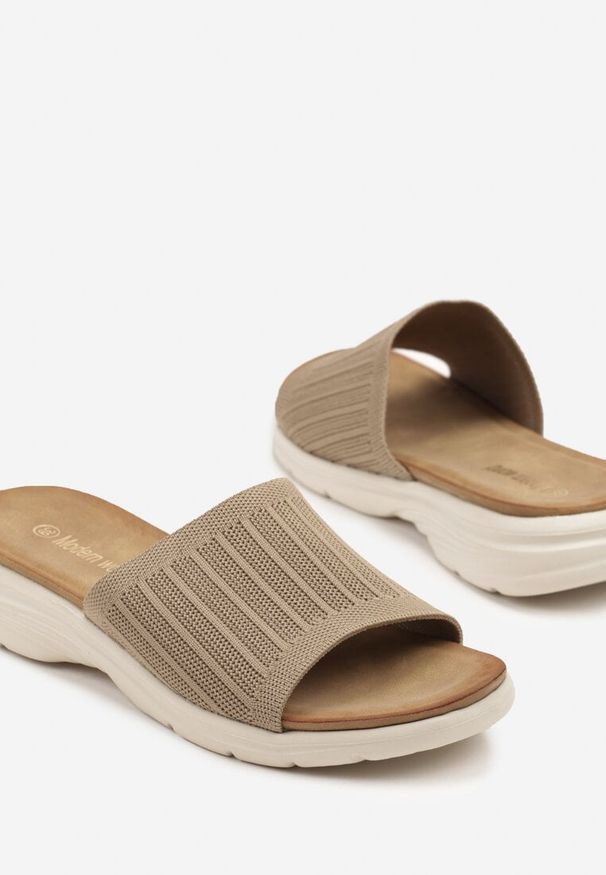 Born2be - Ciemnobeżowe Klapki Ozdobione Plecioną Cholewką Kornelina. Okazja: na co dzień. Kolor: beżowy. Wzór: aplikacja. Sezon: lato. Styl: casual, elegancki