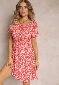 Renee - Czerwona Wiskozowa Mini Sukienka w Kwiatowy Print z Gumką w Pasie Frolia. Kolor: czerwony. Materiał: wiskoza. Wzór: kwiaty, nadruk. Długość: mini