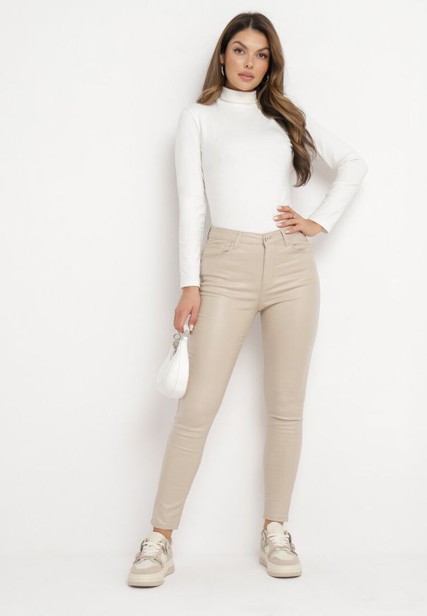 Born2be - Beżowe Spodnie Skinny z Ekoskóry o Fasonie Push Up Nanseni. Kolor: beżowy. Materiał: skóra