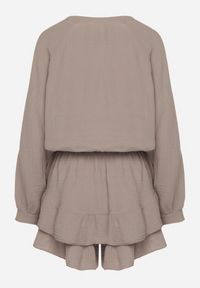 Born2be - Ciemnobeżowy Wiązany Bawełniany Kombinezon Boho z Falbankami i Wiązaniem Lalelia. Kolor: beżowy. Materiał: bawełna. Sezon: lato. Styl: boho