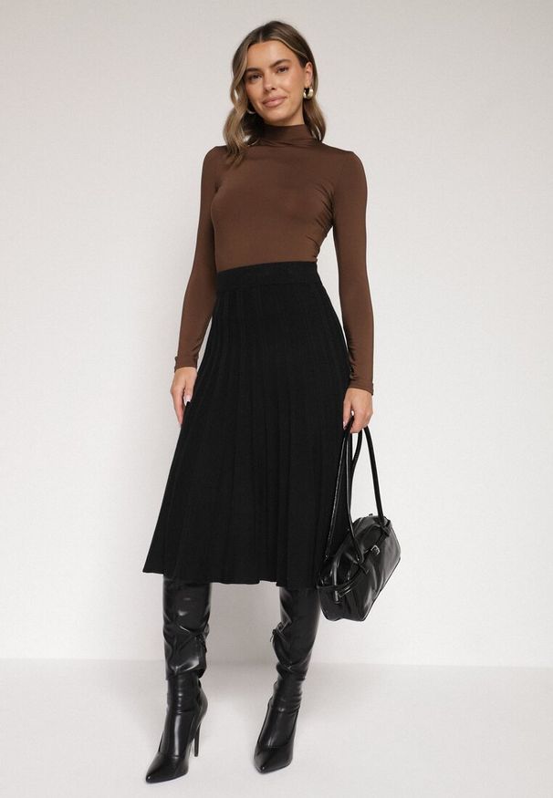 Born2be - Czarna Rozkloszowana Plisowana Spódnica Dzianinowa Tussana. Okazja: na co dzień. Stan: podwyższony. Kolor: czarny. Materiał: dzianina. Styl: casual